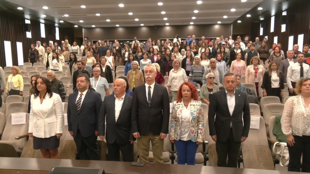 İzmir'de İleri Yaş Sempozyumu afet ve acil durumlarda yaşlıları ele alıyor