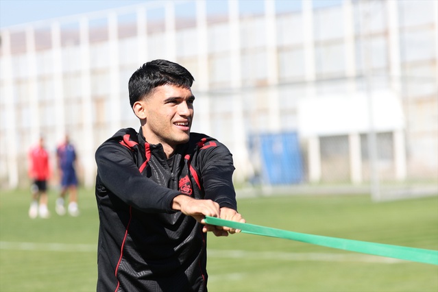 Sivasspor, Bandırmaspor deplasmanı hazırlıklarına pas ve taktik çalışarak başladı