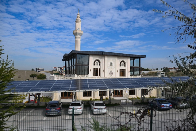 Ankara'da Süleyman Bölünmez Eğitim Vakfı Camisi, 220 panelle faturayı sıfırladı