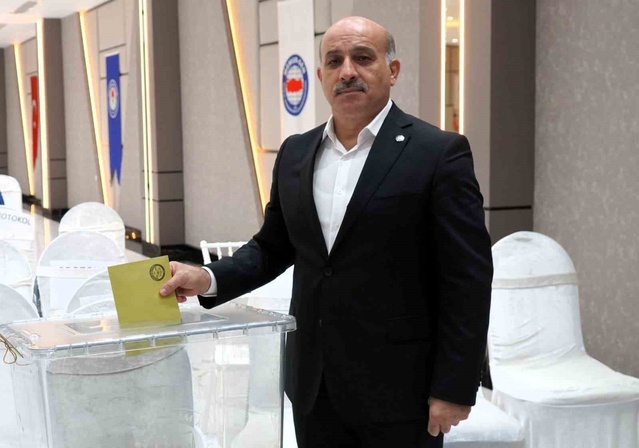 Adana'da Eğitim-Bir-Sen'in yeni yönetimi göreve başladı, 12 yıldır yetki sürüyor