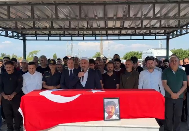 Kıbrıs'tan Mersin'e giden gemide ölen Özgür Gönül Tarsus'ta defnedildi