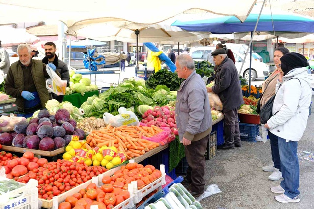 Diyetisyen Çelik, yorgunluğa karşı su ve E ile B vitamini içeren besinleri önerdi