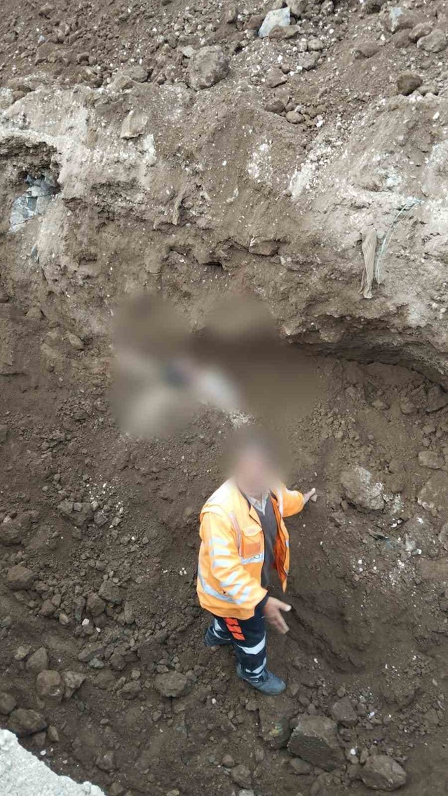 Van Saray'da Kapıköy yolundaki göçükte 42 yaşındaki işçi hayatını kaybetti