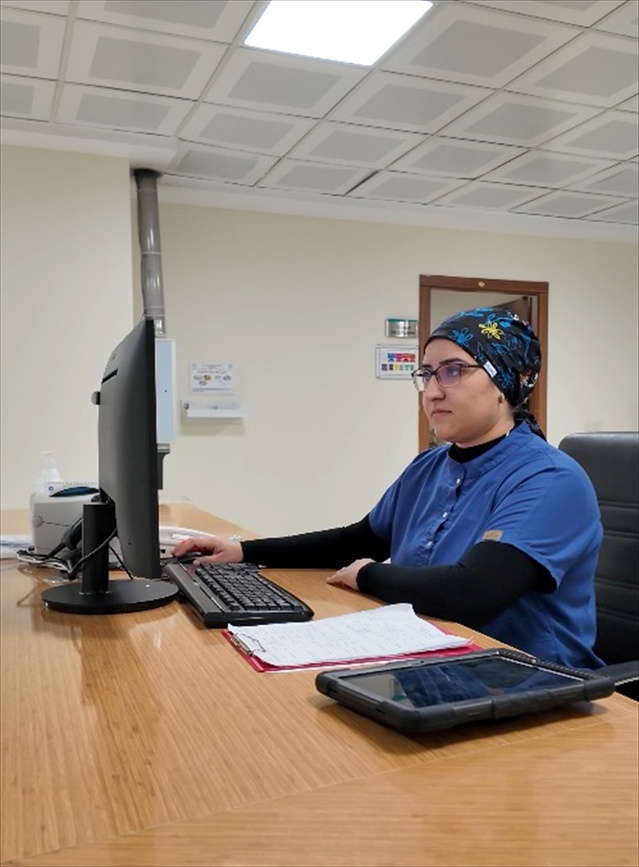 TOGÜ Hastanesinde hemşireler her servise verilen iki tabletle bakım kaydı tutacak