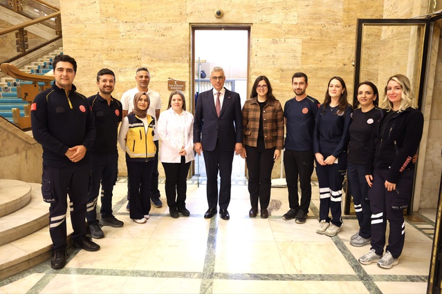 Sağlık Bakanı Memişoğlu, TBMM İlk Yardım Merkezi çalışanlarının özverisini övdü