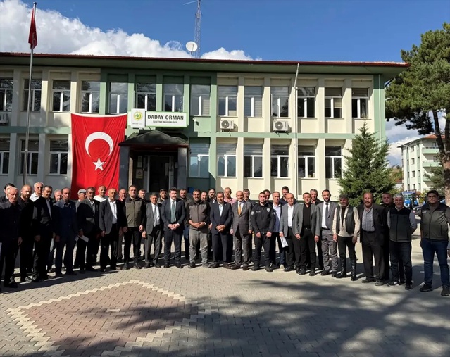 Kastamonu Daday'da 167 orman köylüsüne ORKÖY'den traktör ve testere desteği verildi
