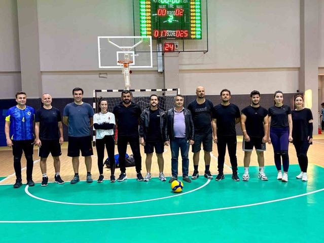 Aydın Koçarlı'da voleybol turnuvasını İlçe Milli Eğitim Müdürlüğü takımı kazandı