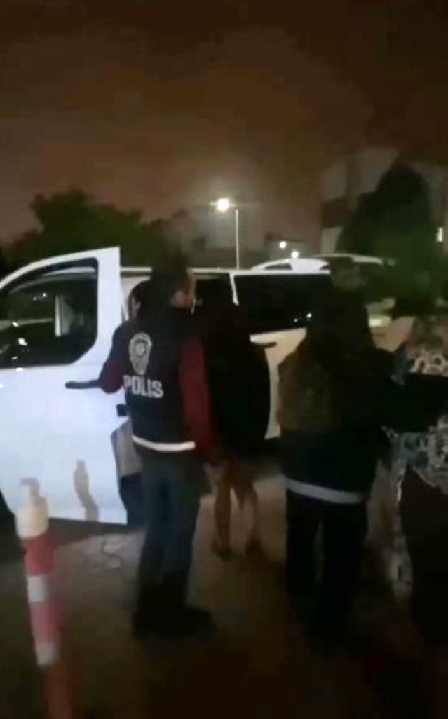 Konya'da fuhşa aracılık baskınında 10 yabancı uyruklu kadın GÖKSEM'e teslim edildi