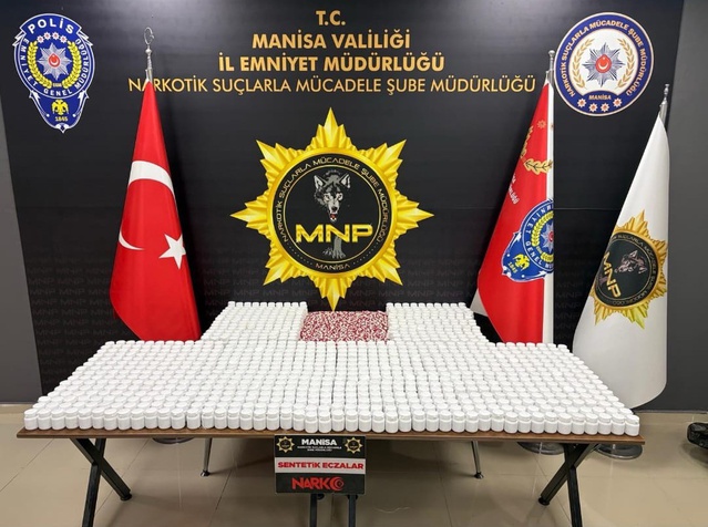 Manisa'ya uyuşturucu getirecek 3 şüpheli yakalandı, 57 bin hap ele geçirildi