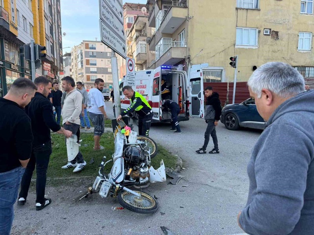 Samsun Çarşamba'da kırmızı ışık ihlalinde sürücü yaralandı, 5 bin TL ceza kesildi