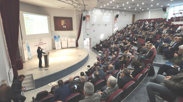 Kütahya'da okul müdürlerine 43 Adım Projesi'nin 2026-2027 uygulama takvimi anlatıldı