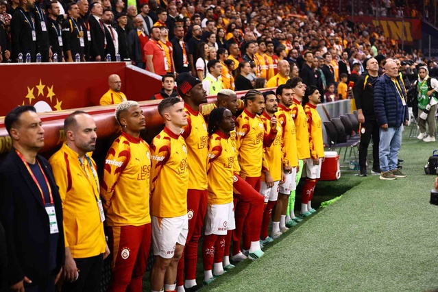 Galatasaray Kasımpaşa maçına 2 değişiklikle çıktı, Barış Alper sağ bekte başladı
