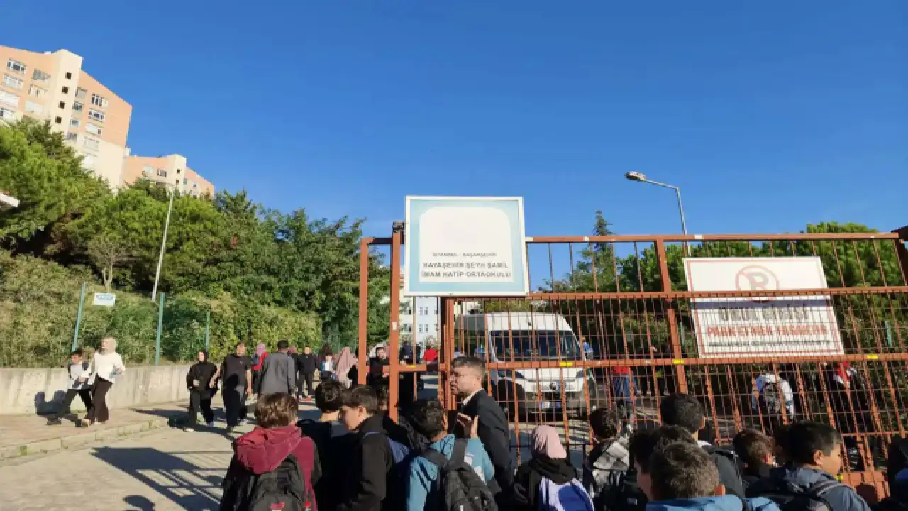Okulda bıçaklı saldırı: 4 kız öğrenci yaralandı