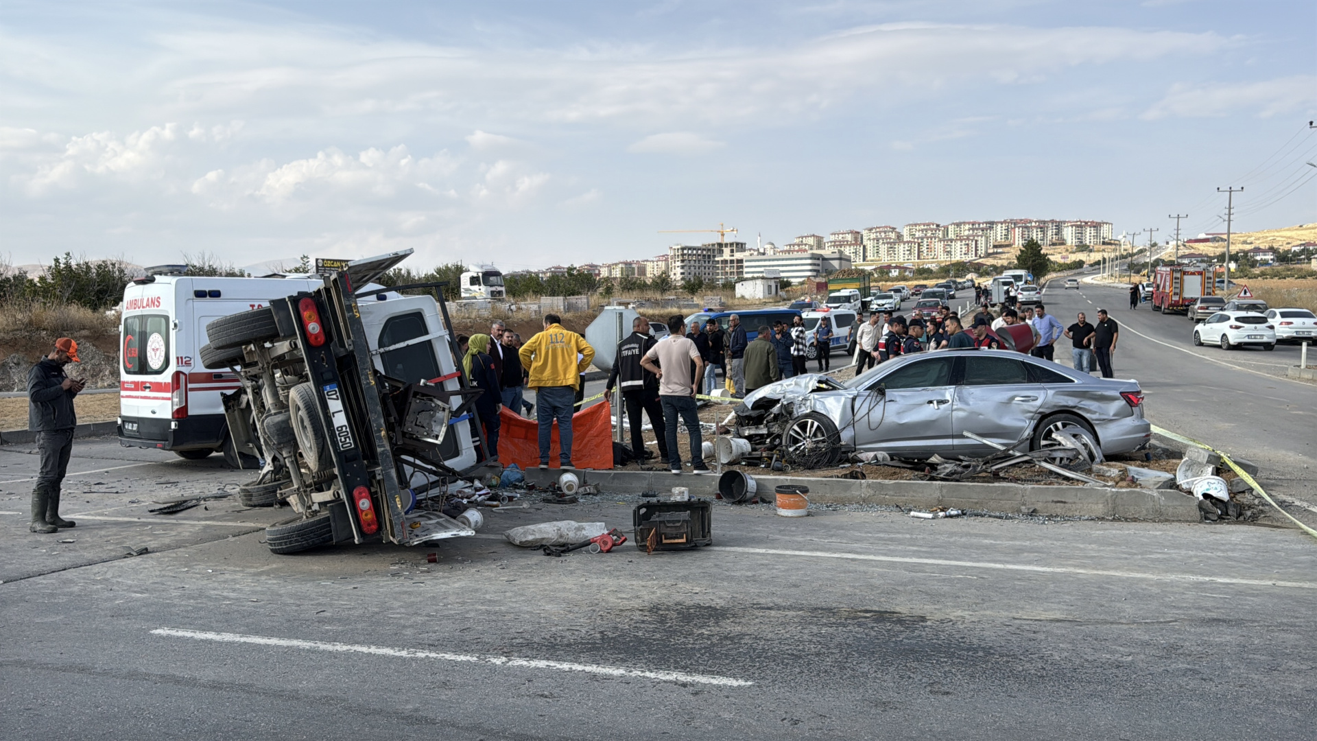 MHP konvoyunda kaza: 1 can kaybı ve 4 yaralı var