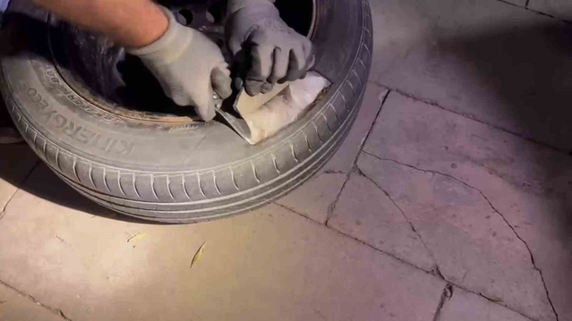 Adana'da otomobilde gizlenmiş 110 bin captagon hap bulundu, şüpheli tutuklandı.