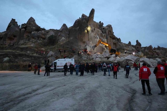 Nevşehir Göreme'de çöken peribacasında 1 kişinin cansız bedenine ulaşıldı
