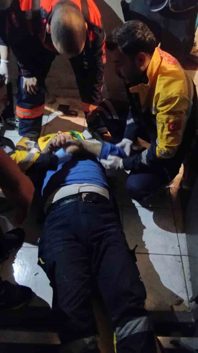 İddiaya göre Zonguldak'ta üç kat düşen asansörde yaralanan şahıs hastaneye kaldırıldı