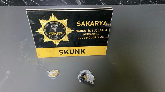 Sakarya'da uyuşturucu operasyonunda 475 gram skunk ele geçirildi, 3 kişi tutuklandı