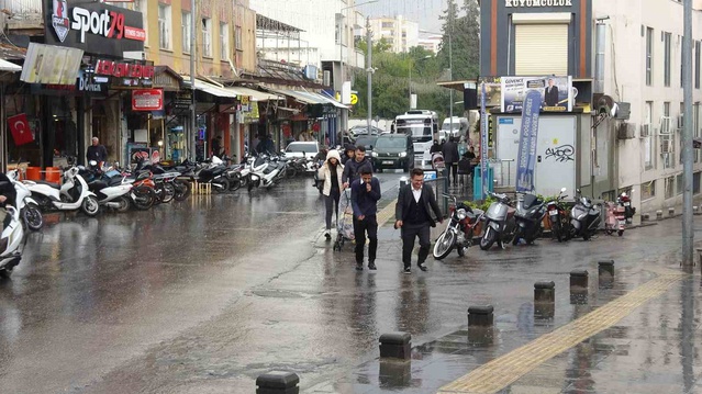 Kilis'te kuvvetli yağışa rağmen ana arterlerde ulaşımı aksatan sorun yaşanmadı