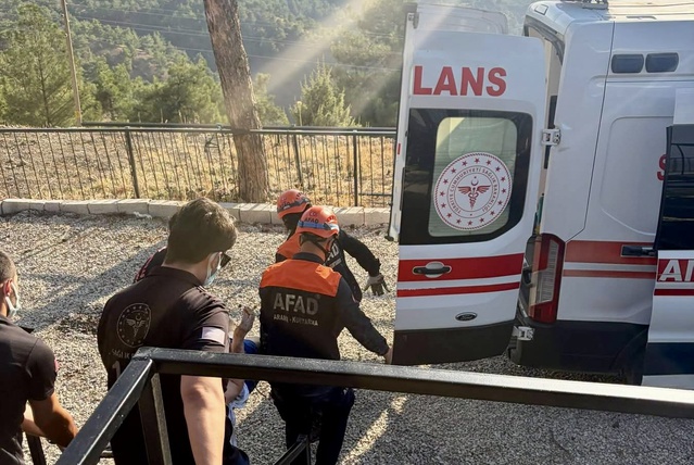 Kahramanmaraş Onikişubat'ta kuyuya düşen 2 kişi zehirli gaz tedbiriyle kurtarıldı