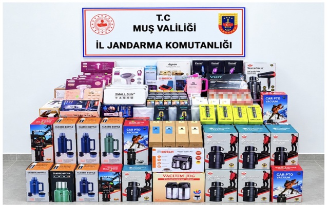 Muş'ta jandarma aramasında yaklaşık 700 bin TL'lik 237 kaçak ürün ele geçirildi