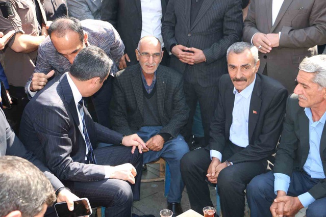 MHP'li Özcoşkun Diyarbakır Sur'da esnafı ziyaret etti, turist artışı konuşuldu