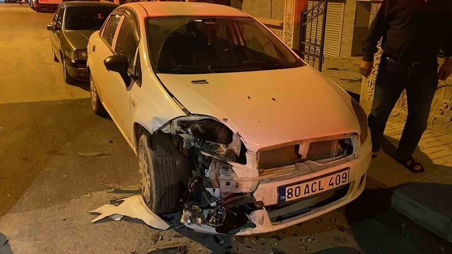 Karaman'da park halindeki araca çarpan otomobildeki 1 kişi yaralandı