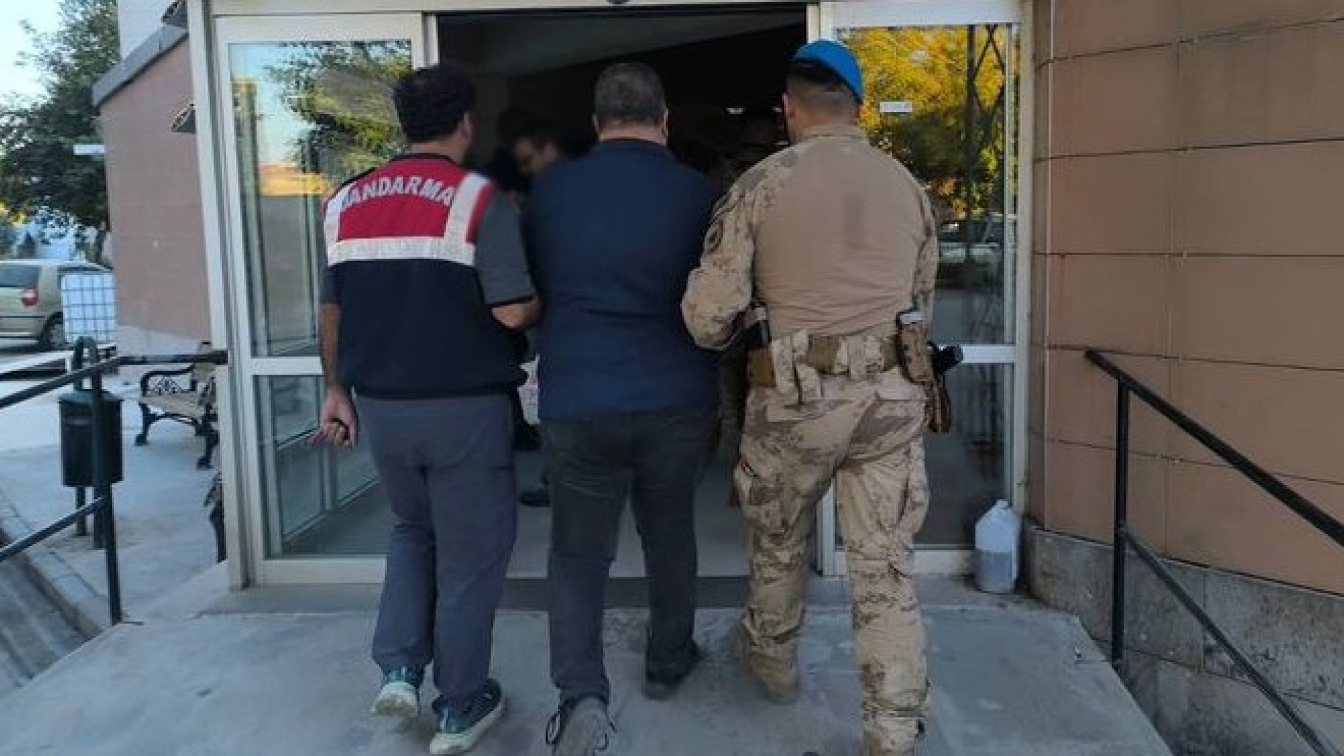 İzmir'de FETÖ şüphelisi yakalandı
