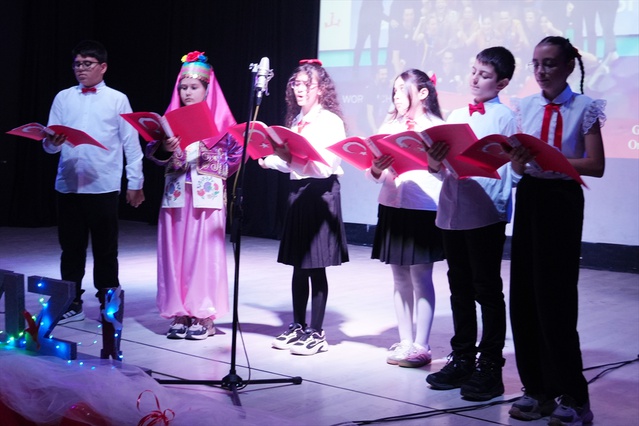 Çınarcık'ta Cumhuriyet'in 103. yıl dönümü sahil boyunca kortejle kutlandı