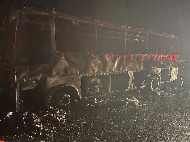 Bolu Yeniçağa'da alev alan midibüs tamamen yanarak kullanılamaz hale geldi