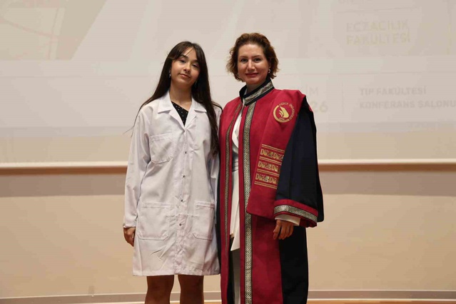 Düzce'de eczacılık öğrencileri beyaz önlük giyerek mesleğe adım attı