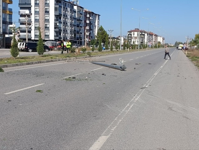 Konya Beyşehir'de kontrolden çıkan otomobil tarlaya devrildi, sürücü yaralandı
