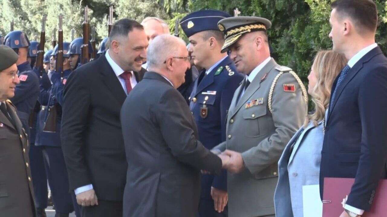 Bakan Güler, Arnavutluk Cumhuriyeti Savunma Bakanı ile bir araya geldi