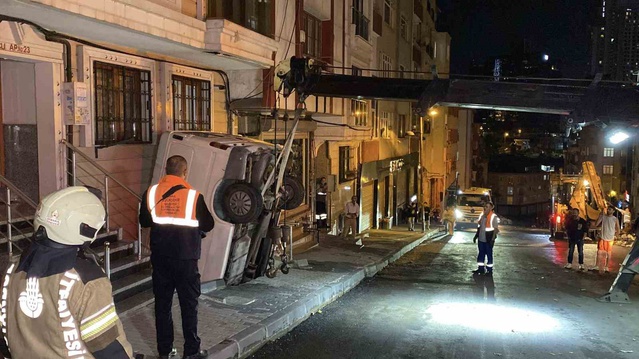 Şişli'de panelvan apartman boşluğuna düştü, pazarcı hafif yaralandı