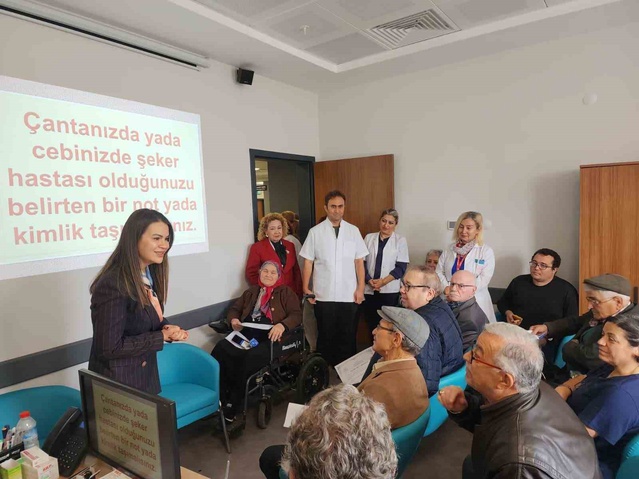 Aydın Şehir Hastanesi Diyabet Okulu'nda eğitimini tamamlayan 18 hasta sertifika aldı