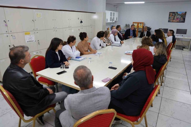 Karabük İl Milli Eğitim Müdürü Akbaş, 75. Yıl Lisesi'nde öğretmenlerle buluştu