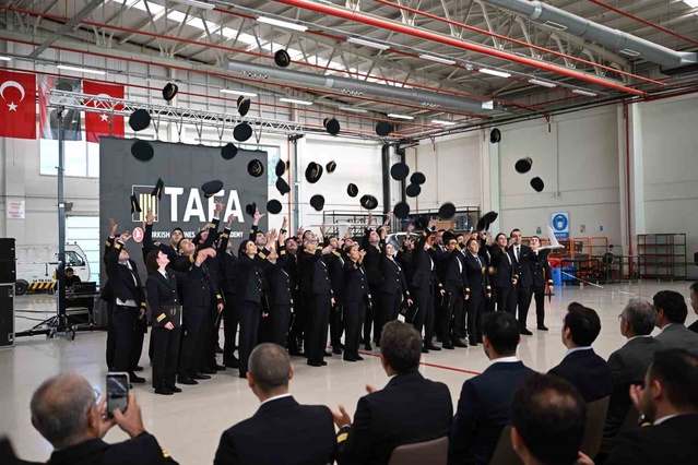 TAFA'nın 139. ve 140. filo mezunlarından 39 pilot Aydın'da bröve taktı
