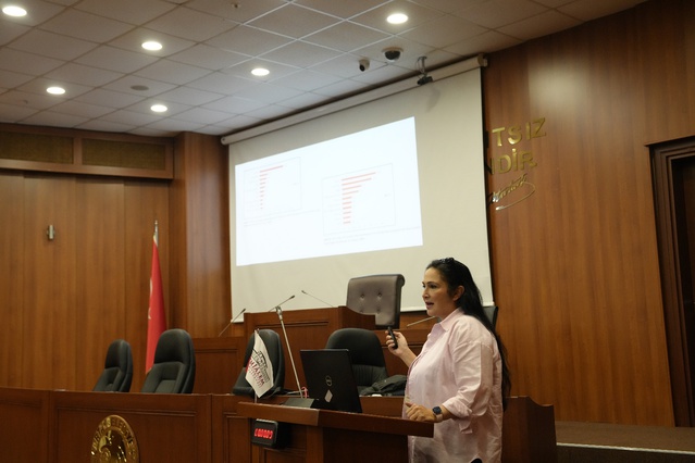 Kartal Belediyesi, personeline Bezmialem iş birliğiyle meme kanseri semineri düzenledi