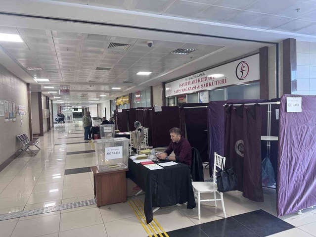 Kayseri Barosu'nda 3 adaylı başkanlık seçiminde 3 bin 309 avukat sandık başına geldi