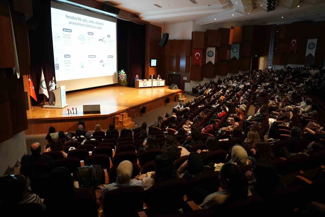 Bursa Uludağ Üniversitesi'nin anne sütü sempozyumu 500'e yakın katılımcıyı ağırladı