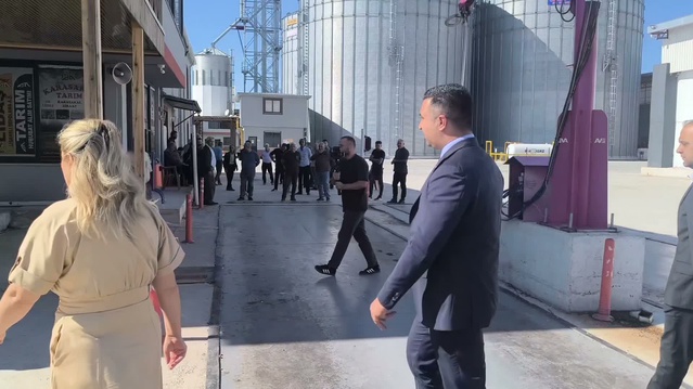 Asu Kaya, Kadirli'de mısır parasını alamayan çiftçilerin sorunlarını dinledi