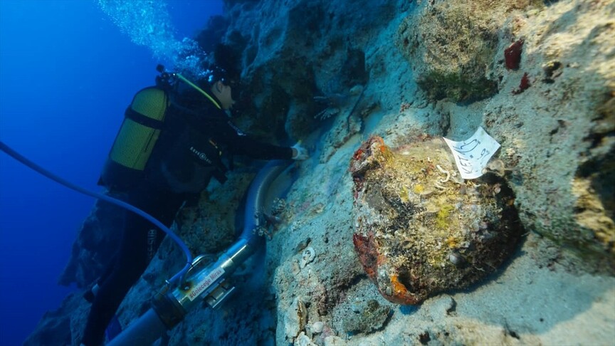 Kekova'da dünyanın en eski batığına ait amforalar bulundu