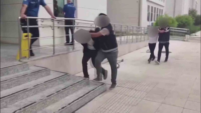 Adana'da narkotik polisi 9 kilo 250 gram skunk ele geçirdi, 2 şüpheli tutuklandı