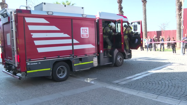 İzmir İtfaiyesi, Konak'ta tatbikatta 4 kişiyi 18 metrelik tünelle tahliye etti