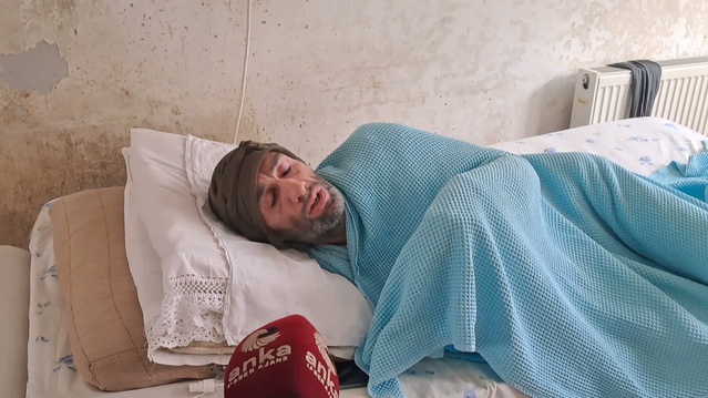 Hopa'da zatürre hastası, küflü evde sağlık kurulu raporu olmadan destek bekliyor