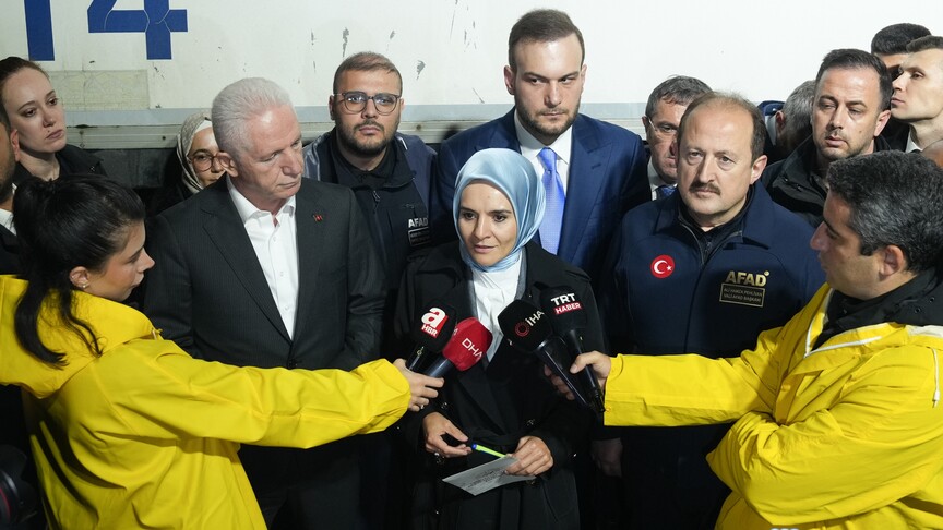 Bakan Göktaş, selden etkilenen Sarıyer Ayazağa'yı ziyaret etti