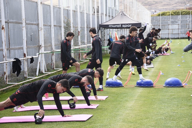 Sivasspor hocası Taşdemir, hakem gözaltısını hatırlatıp temiz futbol çağrısı yaptı