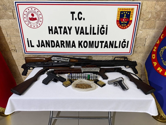 Hatay Antakya'da jandarma, kurusıkı tabancaları dönüştüren zanlıyı gözaltına aldı
