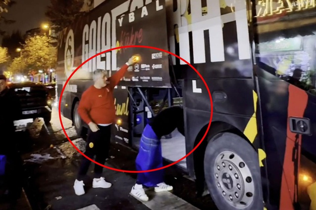 Galatasaray'ın takım otobüsüne patates ve soğan yüklendi
