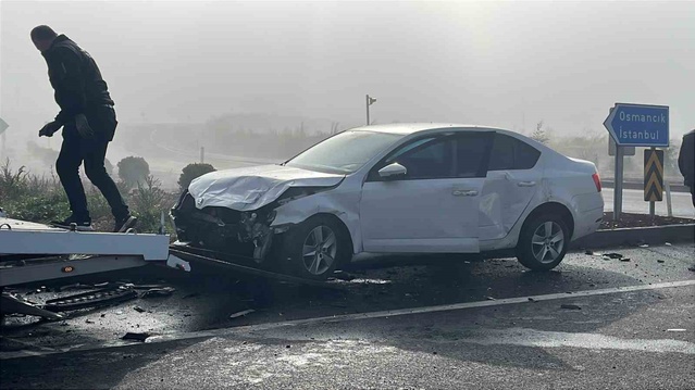 Çorum'da iki otomobilin çarpıştığı kazada 3 kişi yaralanarak hastaneye kaldırıldı